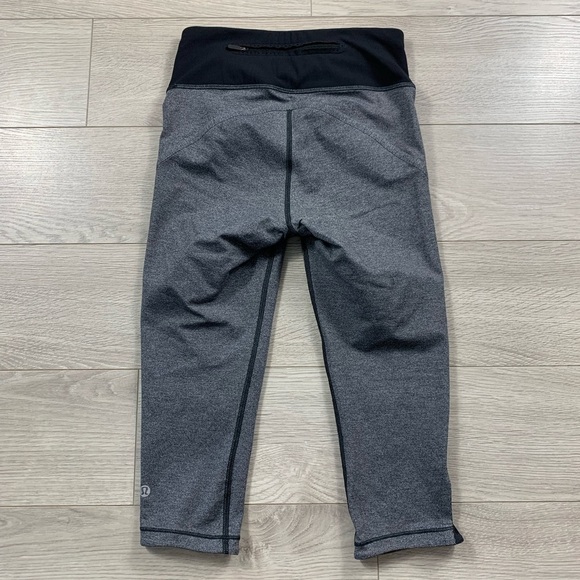 Lululemon Smooth Stride Crop Leggings Heathered Black - Picture 6 of 16